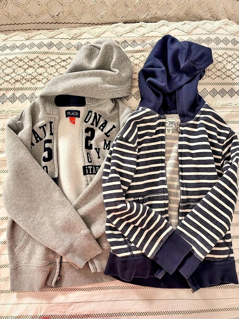 Children’s Place zip up Hoodies Gray & Blue Size Medium (7/8) Like New
